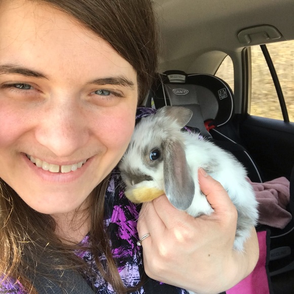 Meet your Posher, Amanda - Picture 2 of 5